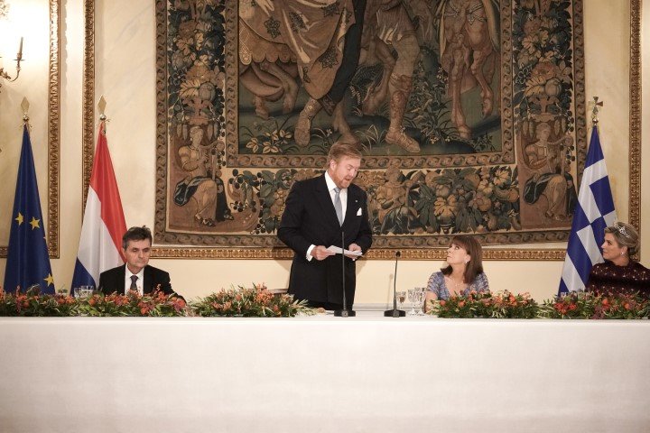 Ο βασιλιάς της Ολλανδίας προσφωνεί την Κ. Σακελλαροπούλου / Φωτογραφία: Menelaos Myrillas / SOOC