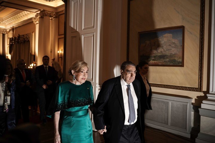 Ο Θόδωρος και η Μαριάννα Βαρδινογιάννη στο προεδρικό δείπνο προς τιμήν του βασιλιά και της βασίλισσας της Ολλανδίας / Φωτογραφία: Menelaos Myrillas / SOOC