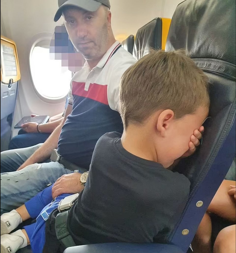 6χρονος έκλαιγε καθόλη τη διάρκεια πτήσης γιατί δεν μπορούσε να κάτσει στο παράθυρο