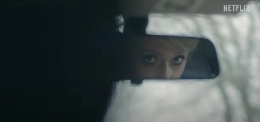 η ηθοποιός που υποδύεται την Νταϊάνα μέσα σε αυτοκίνητο