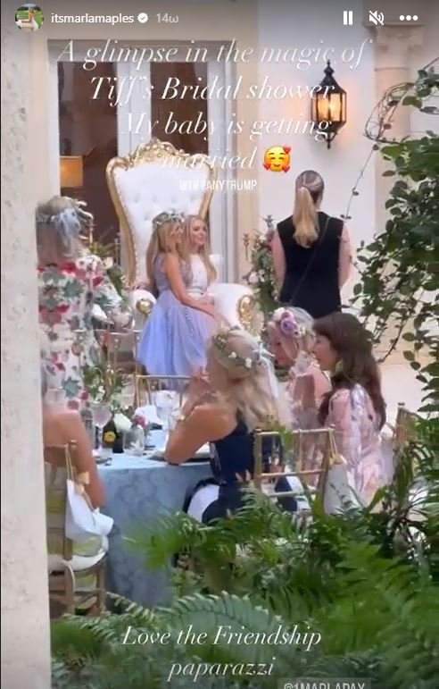 Σε λευκό θρόνο με χρυσο τελείωμα καθόταν η Τίφανι Τραμπ