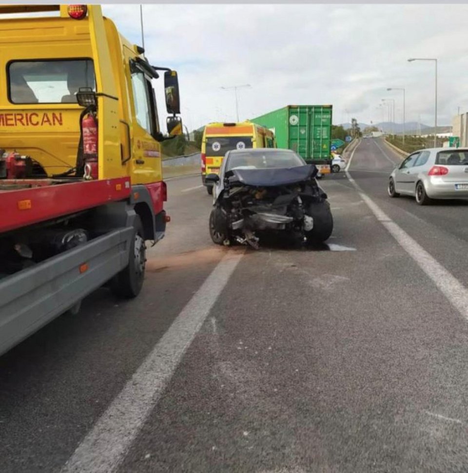 Τροχαίο στην Εθνική Οδό στην έξοδο της Μάνδρας