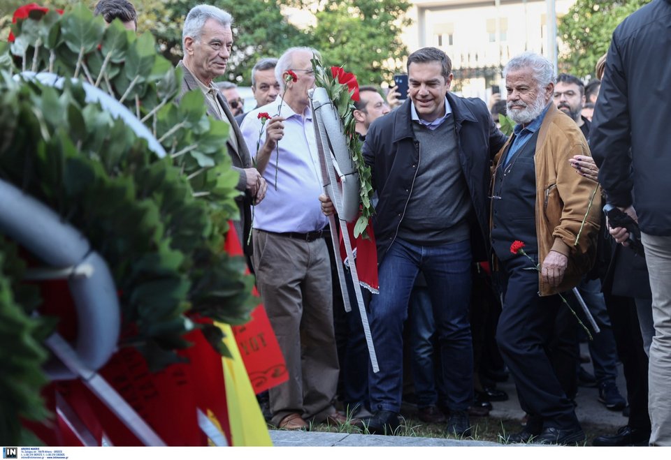 Ο Αλέξης Τσίπρας κατέθεσε στεφάνι στο Πολυτεχνείο