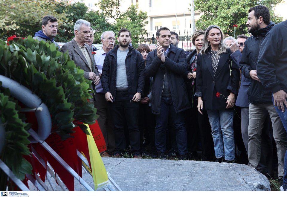 Ο Αλέξης Τσίπρας κατέθεσε στεφάνι στο Πολυτεχνείο