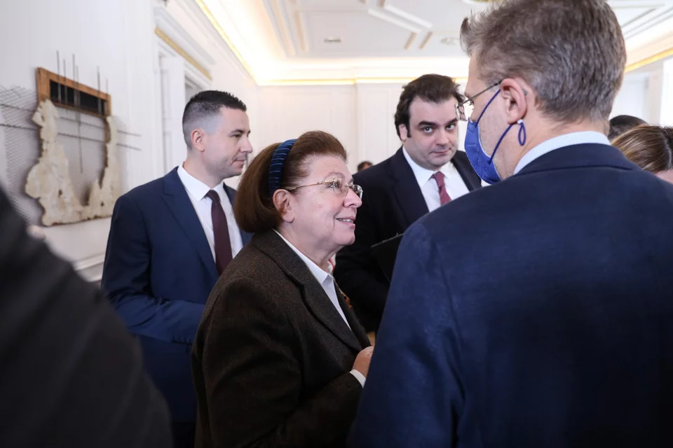 Η Λίνα Μενδώνη με τον Άκη Σκέρτσο. Από πίσω τους ο υπ. Ψηφιακής Διακυβέρνησης, Κυριάκος Πιερρακάκης