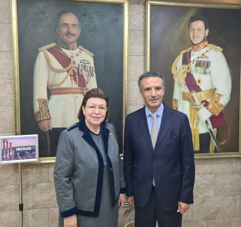 Η υπουργός Πολιτισμού Λίνα Μενδώνη κατά την επίσκεψή της στην Ιορδανία με τον υπουργό Τουρισμού της χώρας