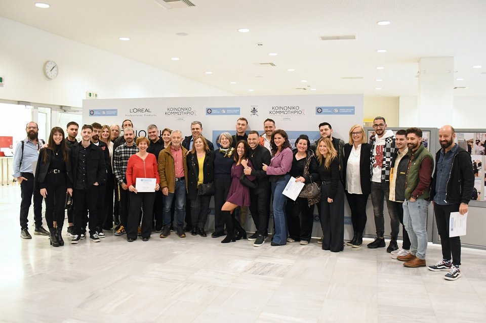 Η ομάδα εθελοντών κομμωτών