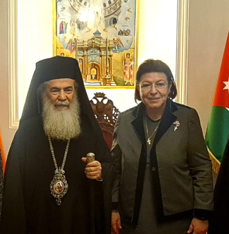 Η υπουργός Πολιτισμού Λίνα Μενδώνη κατά την επίσκεψή της στην Ιορδανία με τον Πατριάρχη Ιεροσολύμων Θεόφιλο Γ'