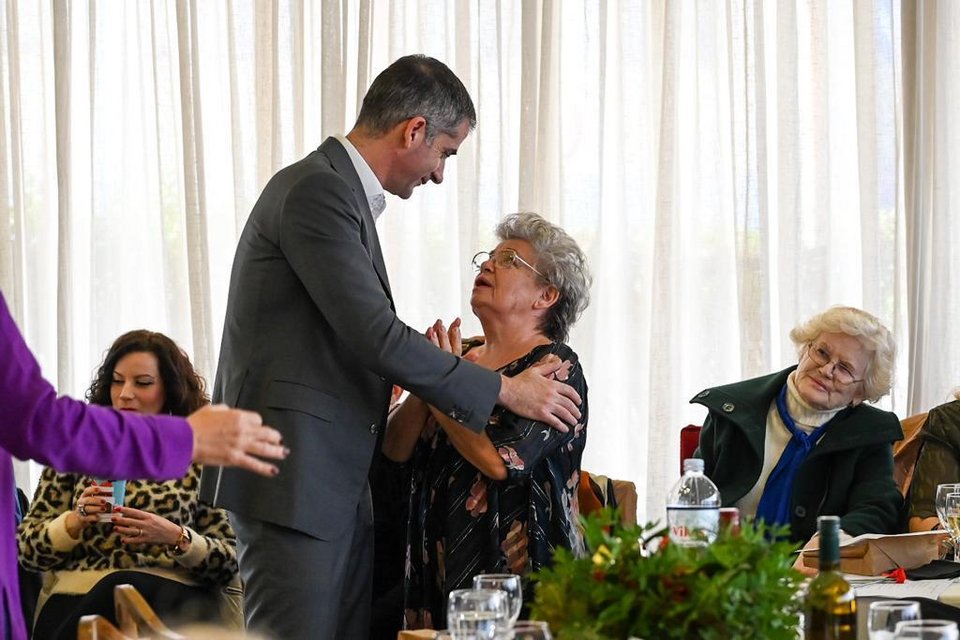 «Γεύματα αγάπης» από τον Δήμο Αθηναίων