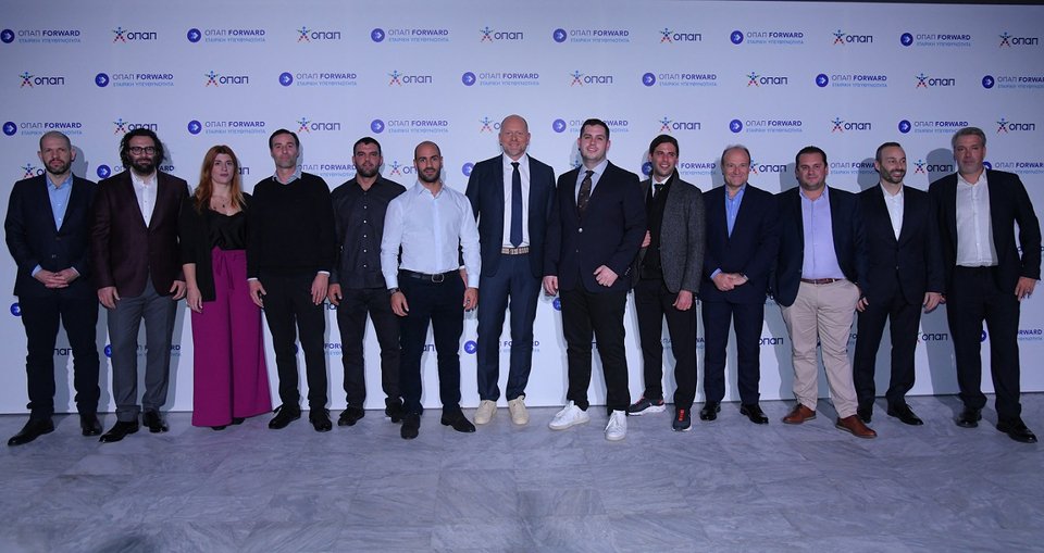 Οι εκπρόσωποι των νέων εταιρειών του προγράμματος ΟΠΑΠ Forward με τον Γιαν Κάρας, Διευθύνοντα Σύμβουλο του ΟΠΑΠ 