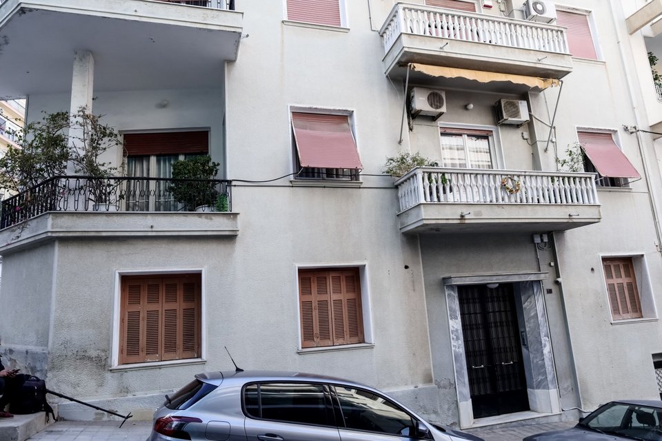 Το διαμέρισμα όπου σημειώθηκε η γυναικοκτονία στον Πειραιά