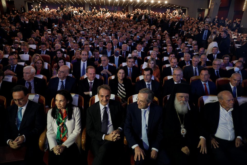Από αριστερά: η Γεωργία Σαμαρά, ο Κυριάκος Μητσοτάκης, ο Αντώνης Σαμαράς και ο αρχιεπίσκοπος Ιερώνυμος -Φωτογραφία: ΓΙΩΡΓΟΣ ΚΟΝΤΑΡΙΝΗΣ / EUROKINISSI