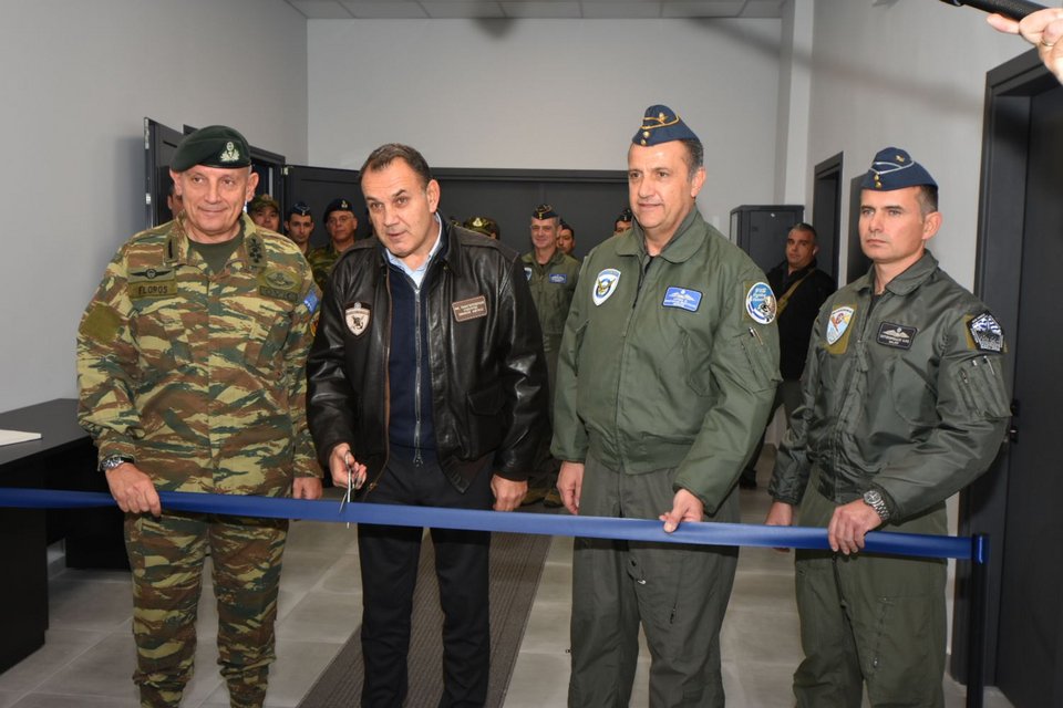 Ο ΥΠΕΘΑ Νίκος Παναγιωτόπουλος στην 117 Πτέρυγα Μάχης / Φωτογραφία: Eurokinissi