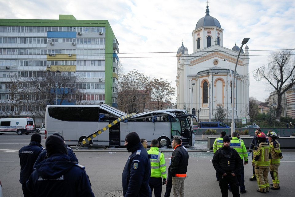 το σημείο του δυστυχήματος στη Ρουμανία, με το τουριστικό λεωφορείο
