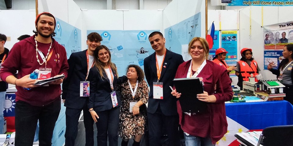 Robocores: Αργυρό μετάλλιο και 2η θέση για την ομάδα Robocores και το ρομποτικό έργο “Pop2SeeSmartClass”, στην κατηγορία Future Innovators Λυκείου. Παρουσίασαν, κατά τη διάρκεια της Παγκόσμιας Ολυμπιάδας Ρομποτικής WRO 2022, ένα καινοτόμο σύστημα συσκευών, οι οποίες βοηθούν τους μαθητές με σοβαρά προβλήματα όρασης να έχουν ισότιμη πρόσβαση στην εκπαίδευση.