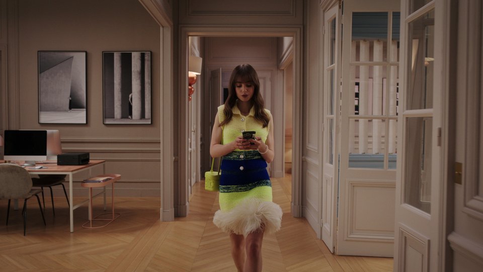 Η Λίλι Κόλινς στο Emily in Paris