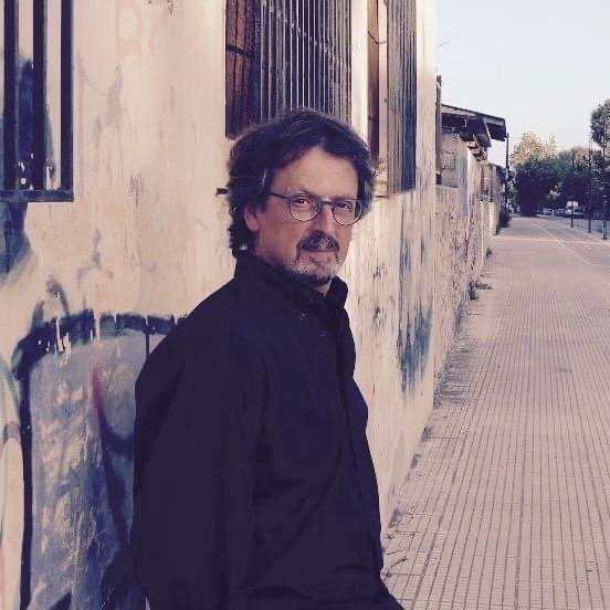 Ο βραβευμένος συγγραφέας Κώστας Ακρίβος. 