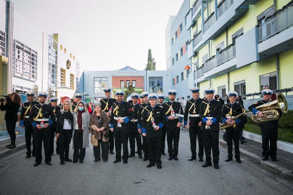 Η Μπάντα του Πολεμικού Ναυτικού και οι κυρίες Αναστασία Σταματέα-Βαρδουλάκη, Τζωρτζίνα Έλληνα και Άννα Παναγοπούλου