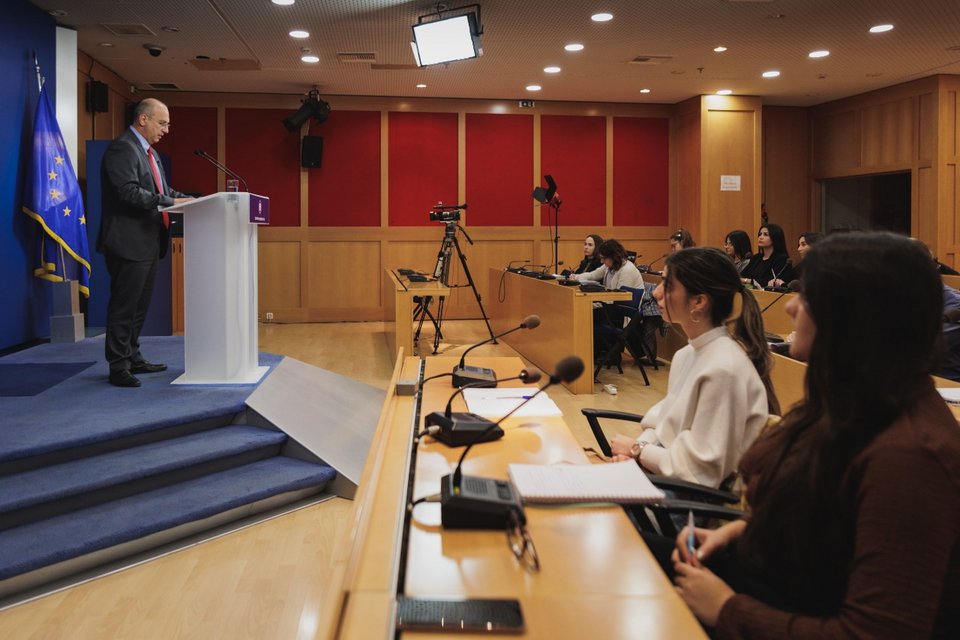 Εικονικό briefing του Γιάννη Οικονόμου με φοιτητές