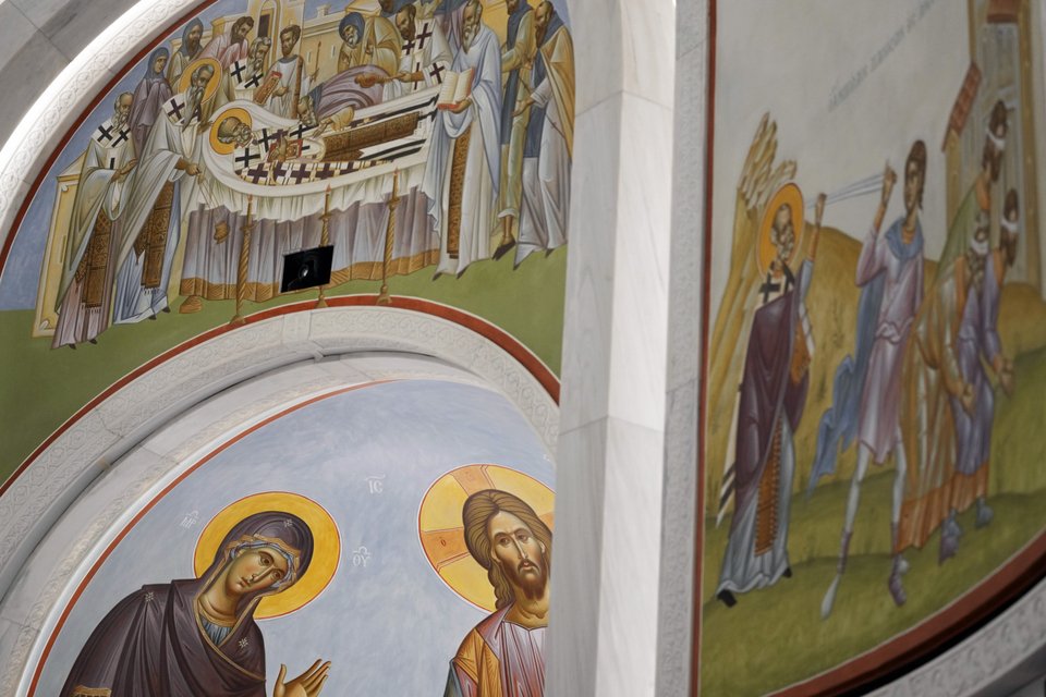 Τοιχογραφίες διά χειρός του π. Λουκά Ξενοφωντινού της Ι. Μ. Ξενοφώντος του Αγίου Όρους στον ναό του Αγίου Νικολάου στη Νέα Υόρκη