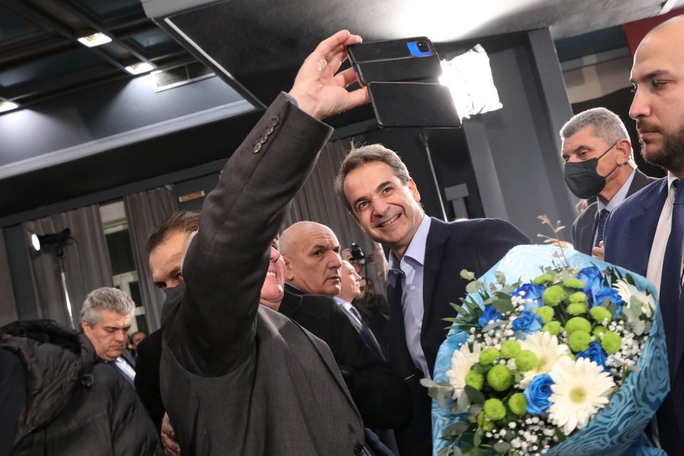 Ο πρωθυπουργός λίγο πριν την ομιλία του στην Τρίπολη / Φωτογραφία: Eurokinissi / Γιώργος Βιτσαράς