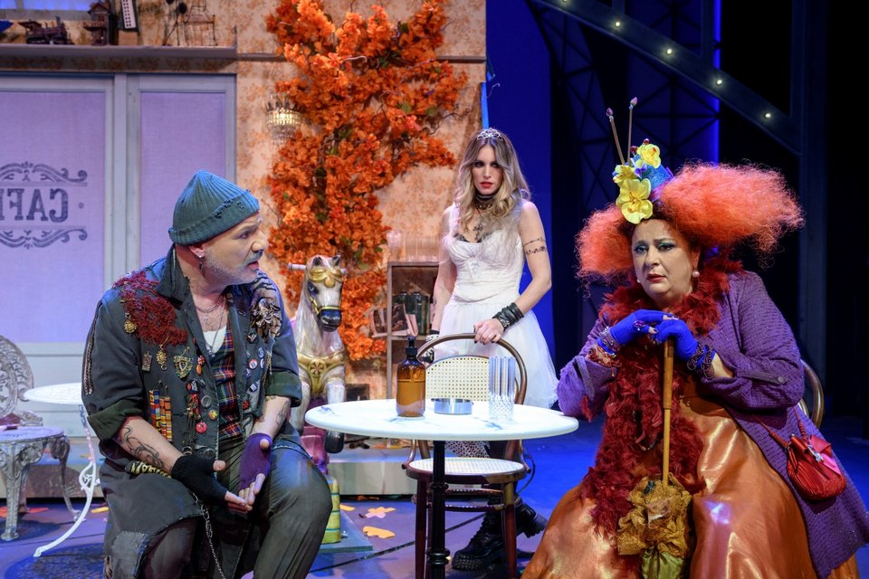 Νίκος Μουτσινάς, Ελισάβετ Κωνσταντινίδου, Αθηνά Οικονομάκου