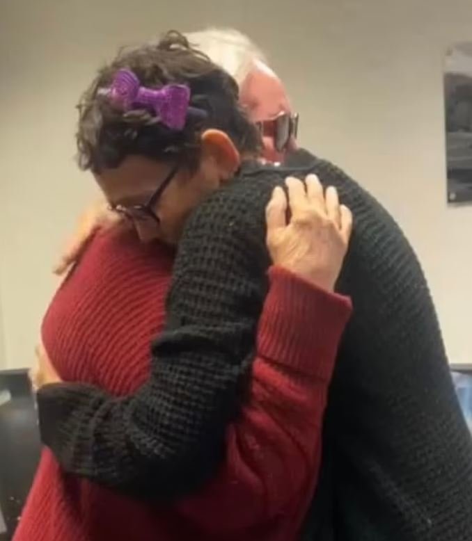 Η Melissa και η μητέρα της Alta, η οποία την άφησε στη φροντίδα μιας άγνωστης μπέιμπι σίτερ στο Fort Worth το 1971.  