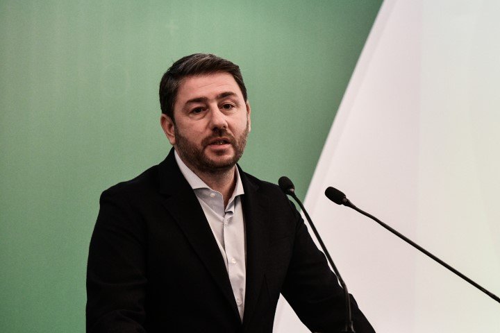 Ο Νίκος Ανδρουλάκης μιλά στην ΚΕ του ΠΑΣΟΚ -Φωτογραφία: ΤΑΤΙΑΝΑ ΜΠΟΛΑΡΗ/EUROKINISSI