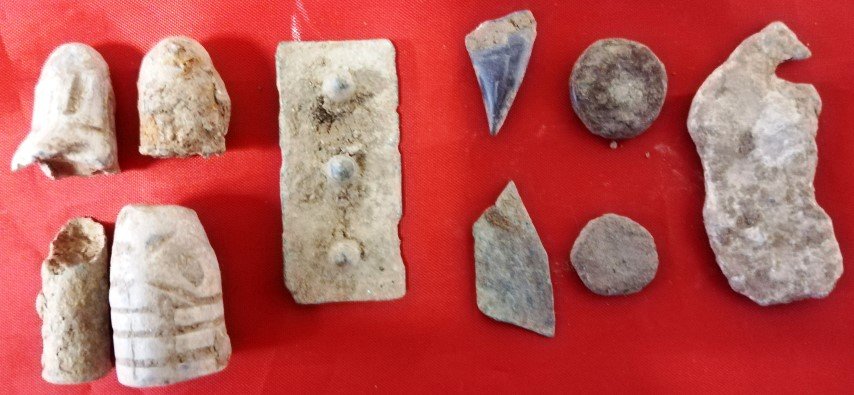 Τα αρχαία ευρήματα στην κατοχή του αρχαιοκάπηλου από τη Δράμα -Φωτογραφία: ΓΕΝΙΚΗ ΑΣΤΥΝΟΜΙΚΗ ΔΙΕΥΘΥΝΣΗ