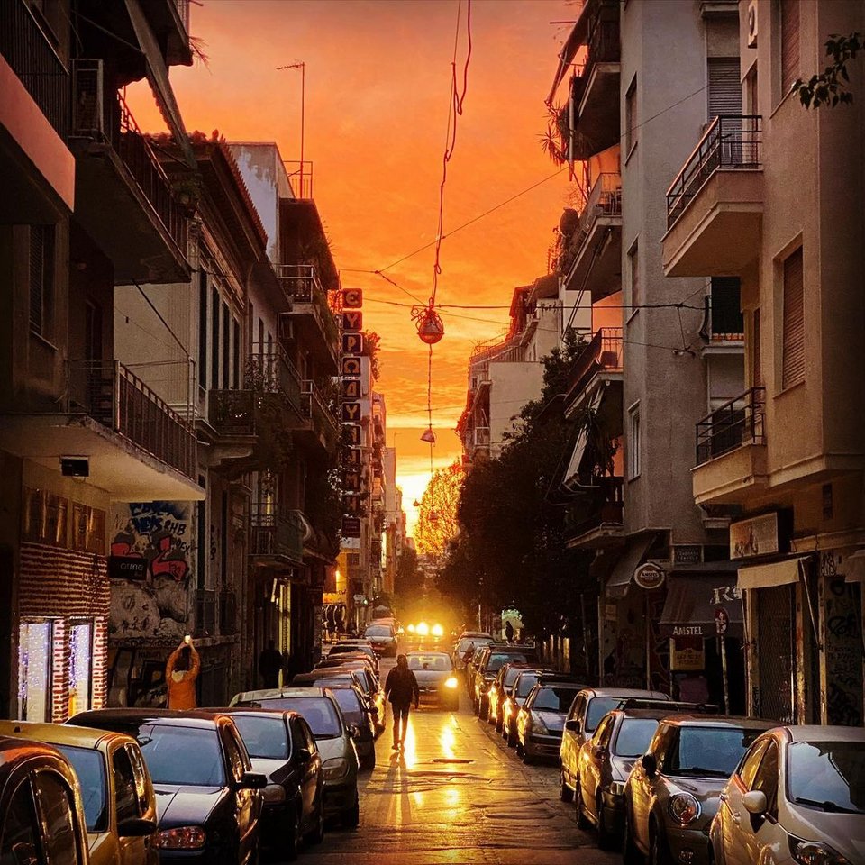Τα Εξάρχεια στο δειλινό / Φωτογραφία: @desp_fotin/Instagram