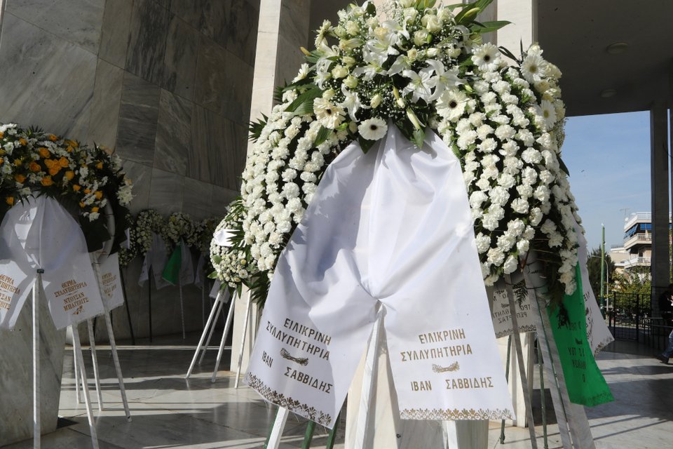 Γέμισε με στεφάνια το προαύλιο του ιερού ναού στο Ά Νεκροταφείο Αθηνών / EUROKINISSI