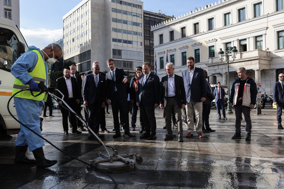 Ο δήμαρχος Νέας Υόρκης διαπίστωσε ότι η Αθήνα είναι μια «καθαρή πόλη» / Φωτογραφία: ΒΑΣΙΛΗΣ ΡΕΜΠΑΠΗΣ-EUROKINISSI