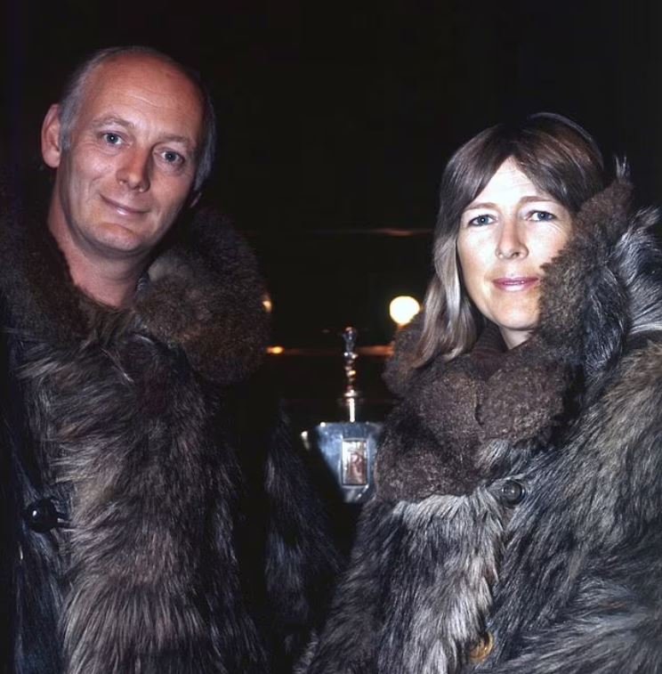 Τέσσερα χρόνια πριν ο Έντουαρντ, ο τρίτος βαρόνος του Beaulieu, ο οποίος είχε κληρονομήσει τον τίτλο σε ηλικία δυόμισι ετών, και η Μπελίντα παντρευτούν, φυλακίστηκε για ομοφυλοφιλικό σεξ.