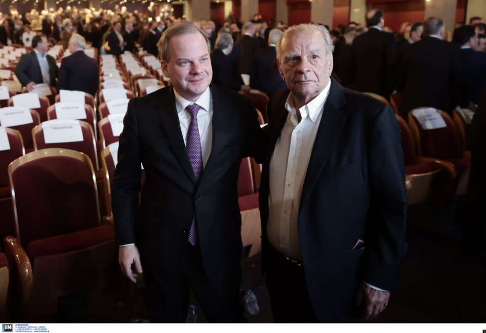 Ο υπουργός Υποδομών Κώστας Καραμανλής με τον πατέρα του Αχιλλέα
