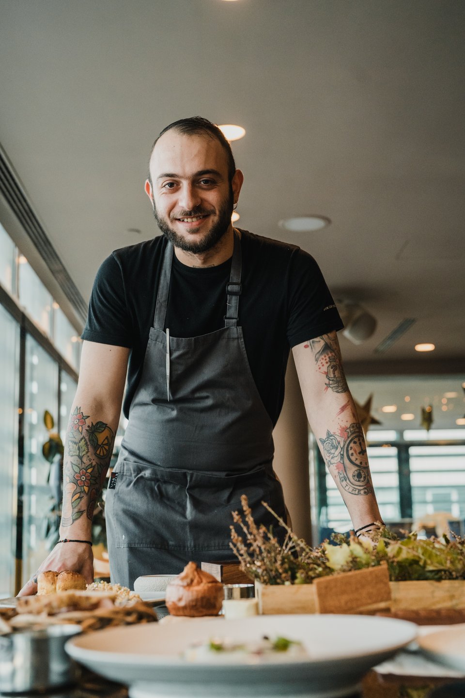 O νέος σεφ του Hytra Γιώργος Φελεμέγκας μιλάει στο iefimerida / Φωτογραφία: Παναγιώτης Μάλλιαρης/iefimerida