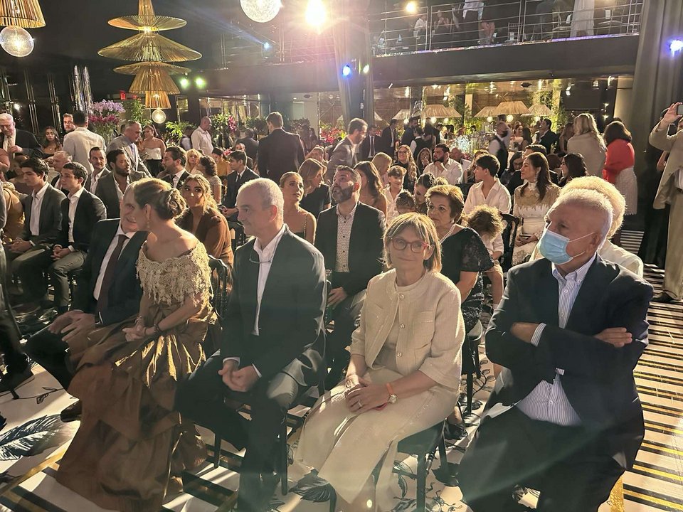 Ο παππούς της νύφης Θεόδωρος Κωνσταντίνου με τους γονείς του ζευγαριού