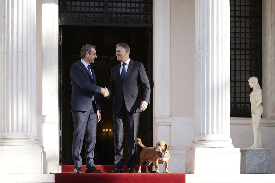 Συνάντηση Μητσοτάκη με τον Πρόεδρο της Ρουμανίας