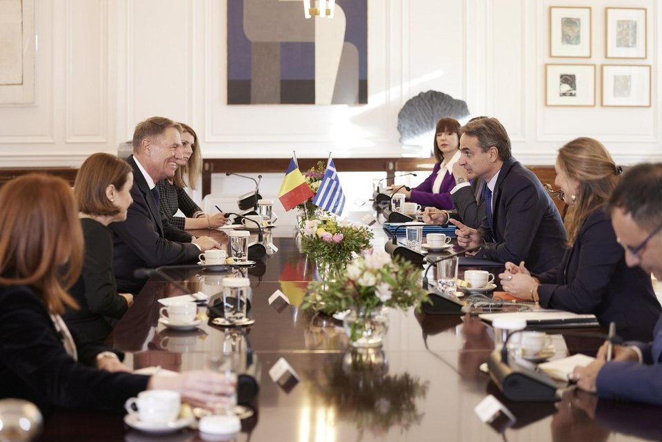Συνάντηση Μητσοτάκη με τον Πρόεδρο της Ρουμανίας