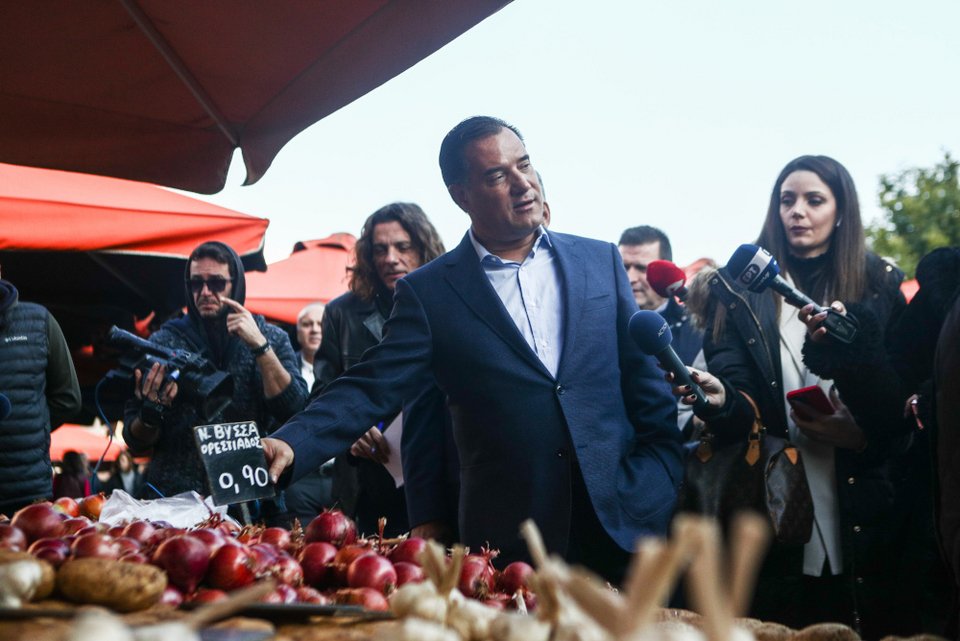 Στη λαϊκή αγορά του Περιστερίου ο Άδωνις Γεωργιάδης / EUROKINISSI