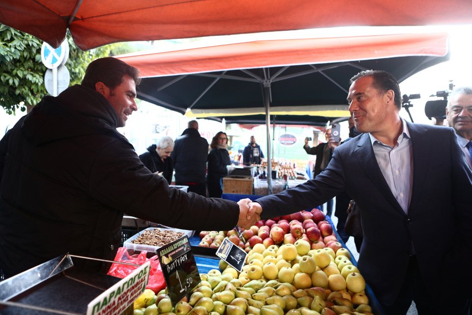 Στη λαϊκή αγορά του Περιστερίου ο Άδωνις Γεωργιάδης / EUROKINISSI