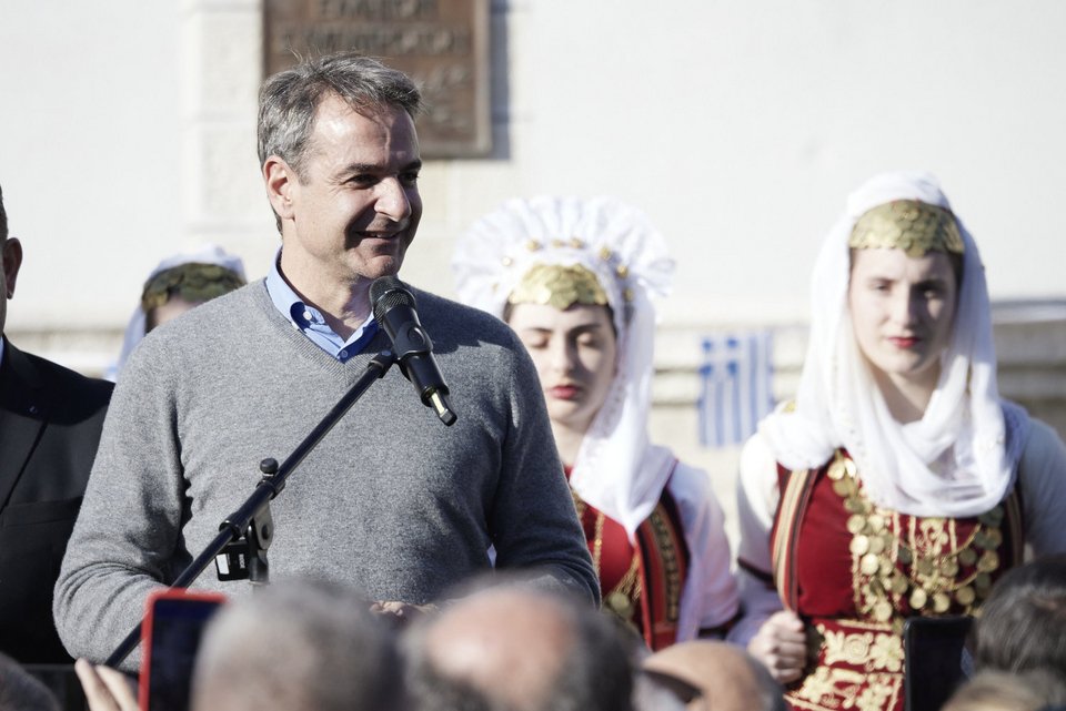 Ο Κυριάκος Μητσοτάκης κατά τον χαιρετισμό που απηύθυνε στη Δερβιτσάνη / Φωτογραφία: ΓΡΑΦΕΙΟ ΤΥΠΟΥ ΠΡΩΘΥΠΟΥΡΓΟΥ-ΔΗΜΗΤΡΗΣ ΠΑΠΑΜΗΤΣΟΣ