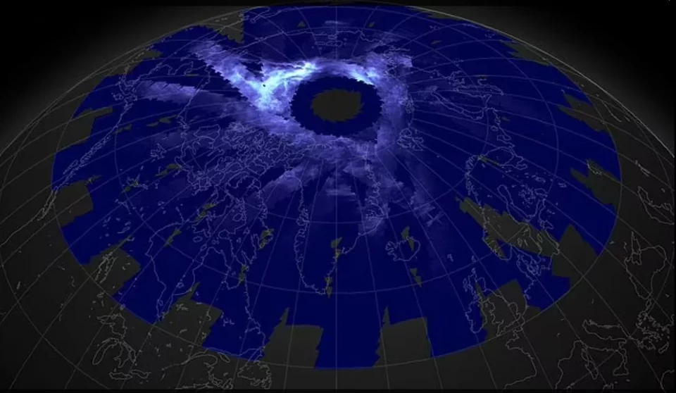 Τα νυχτερινά σύννεφα μπορούν να παρατηρηθούν ακόμη και από το διάστημα, αλλά συνήθως σχηματίζονται μόνο στο Βόρειο ή Νότιο Πόλο
