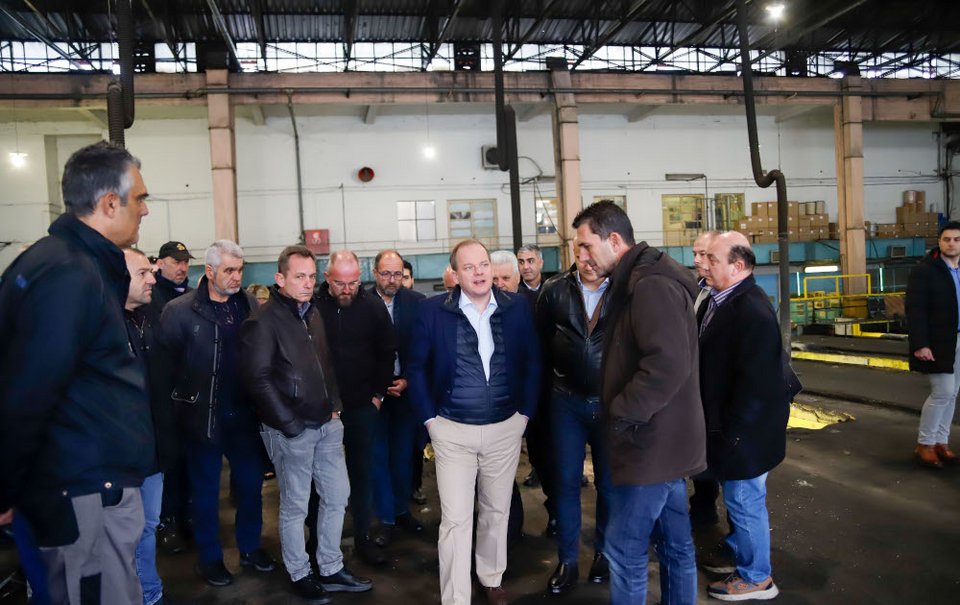 O Κώστας Αχ. Καραμανλής στο αμαξοστάσιο του ΟΑΣΘ στη Θεσσαλονίκη / Φωτογραφία: INTIMENEWS/ΠΑΠΑΔΟΠΟΥΛΟΣ ΚΩΣΤΑΣ