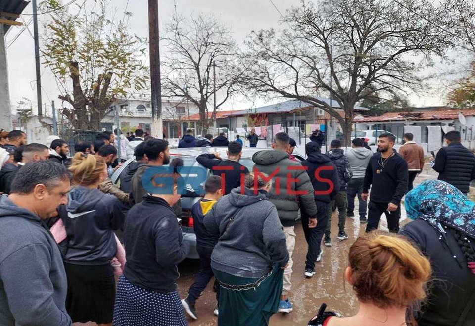 Ρομά στην πομπή στο 16χρονου στη Θεσσαλονίκη / Grtimes.gr