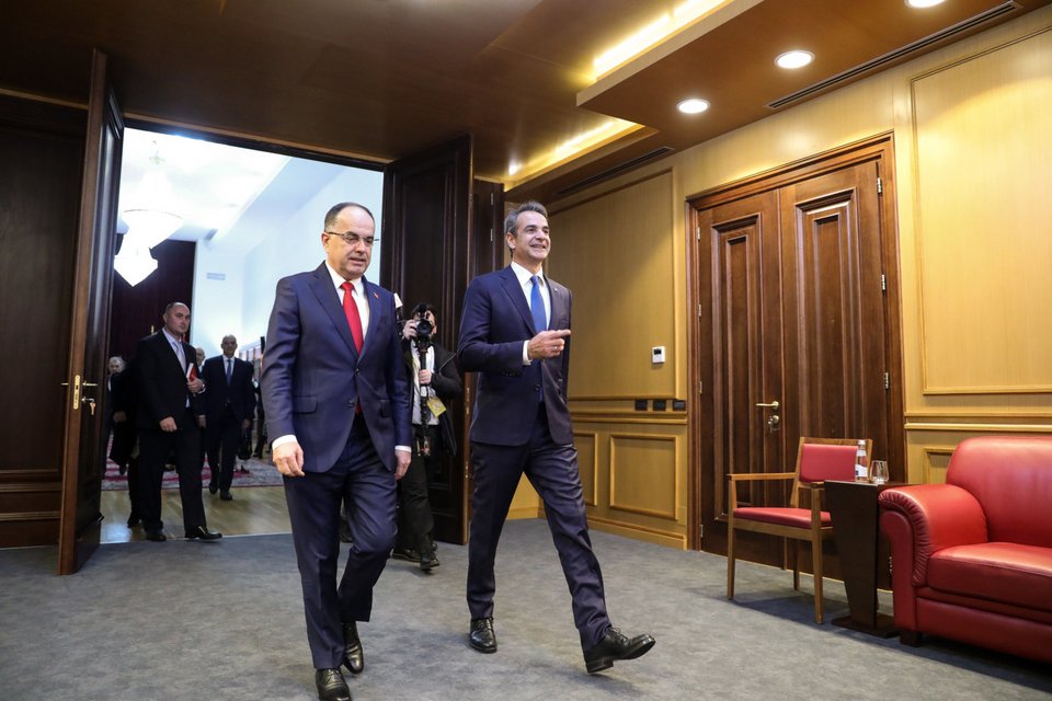 Ο Κυριάκος Μητσοτάκης με τον πρόεδρο της Αλβανίας, Μπαϊράμ Μπέγκαϊ / Φωτογραφία: Γραφείο Τύπου Πρωθυπουργού