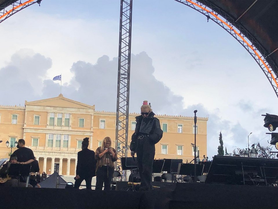 η Τάμτα κάνει πρόβες για την φωταγώγηση της πλατείας Συντάγματος
