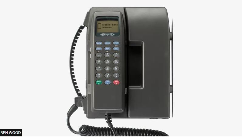 Το πρώτο γραπτό μήνυμα εστάλη σε αυτό το μοντέλο τηλεφώνου - το Orbitel 901