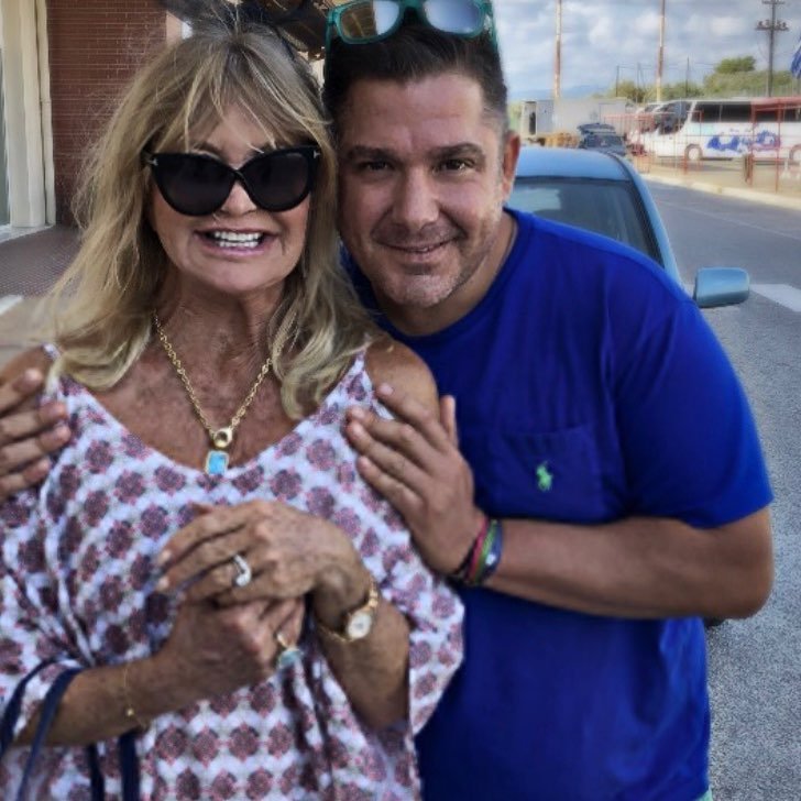 Η χολιγουντιανή σταρ Γκόλντι Χόουν με τον private chef Αντώνη Κόρακα. 