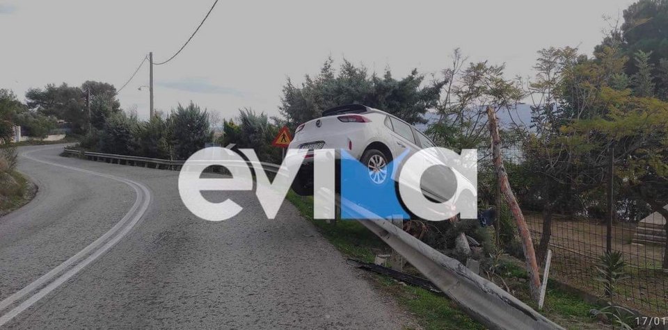 Τροχαίο στην Εύβοια: ΙΧ προσγειώθηκε σε προστατευτικές μπάρες