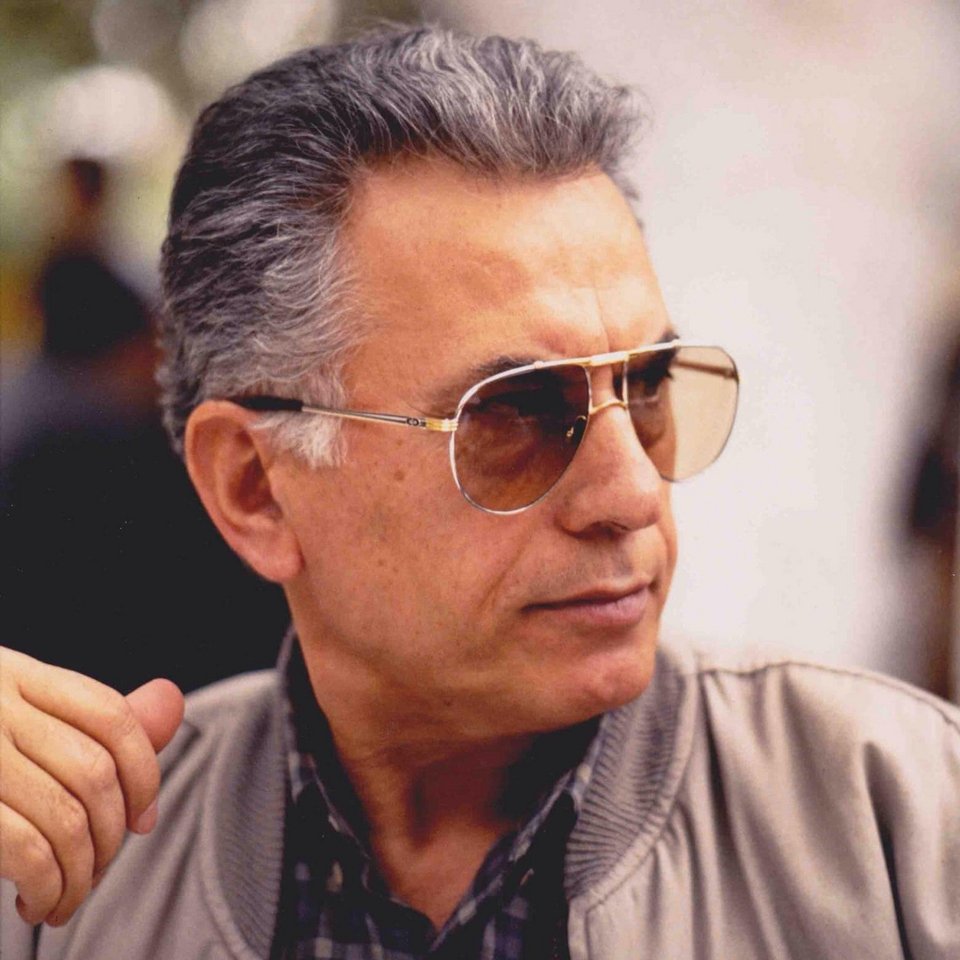 Λαϊκός ήρωας, όμορφος, έντιμος, η προτομή του Ελληνα που αγωνίστηκε, ξεριζώθηκε, δικαιώθηκε